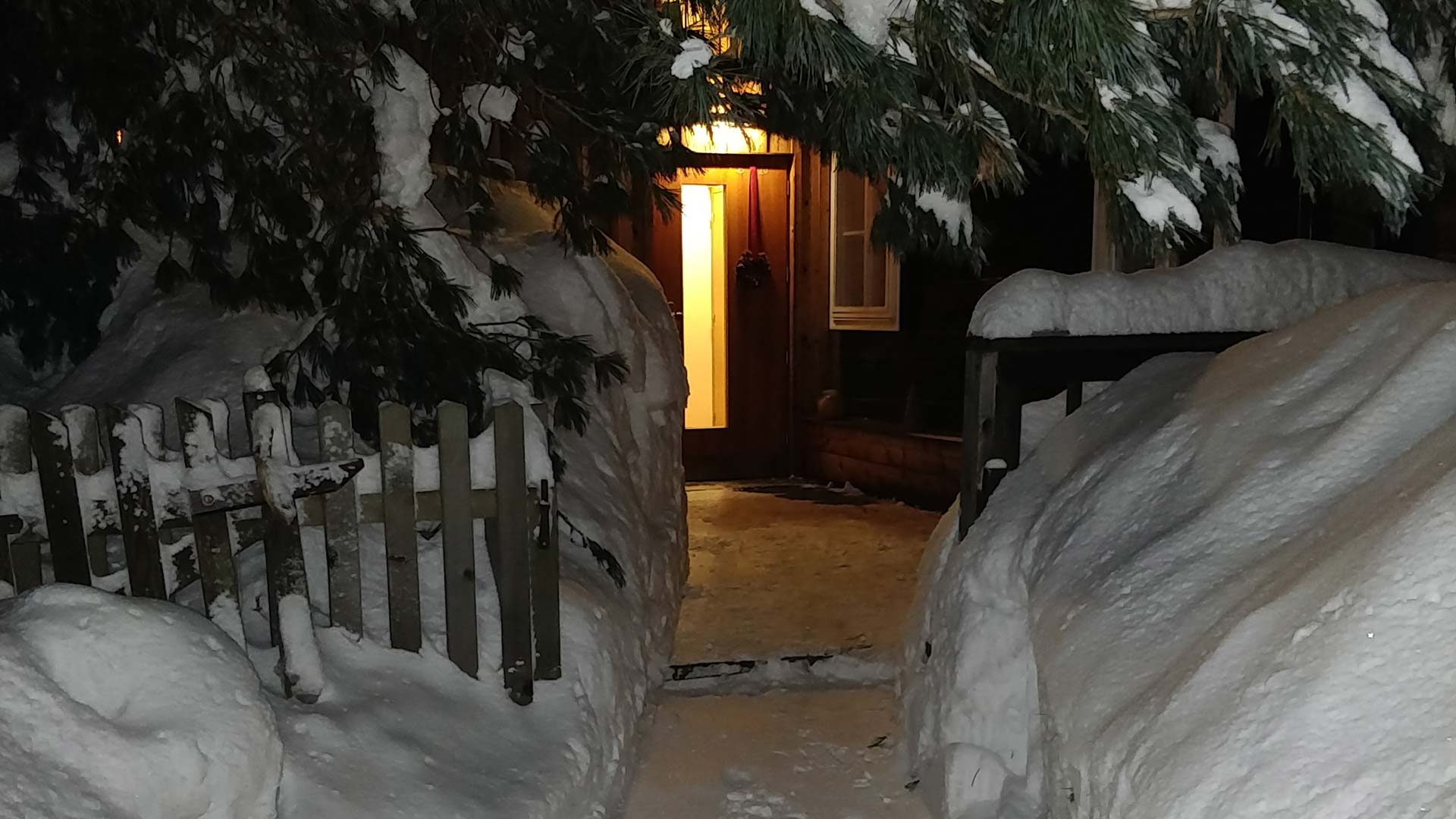 12 Haus Even - Defereggen - Ferienwohnung Freude - Eingang im Winter